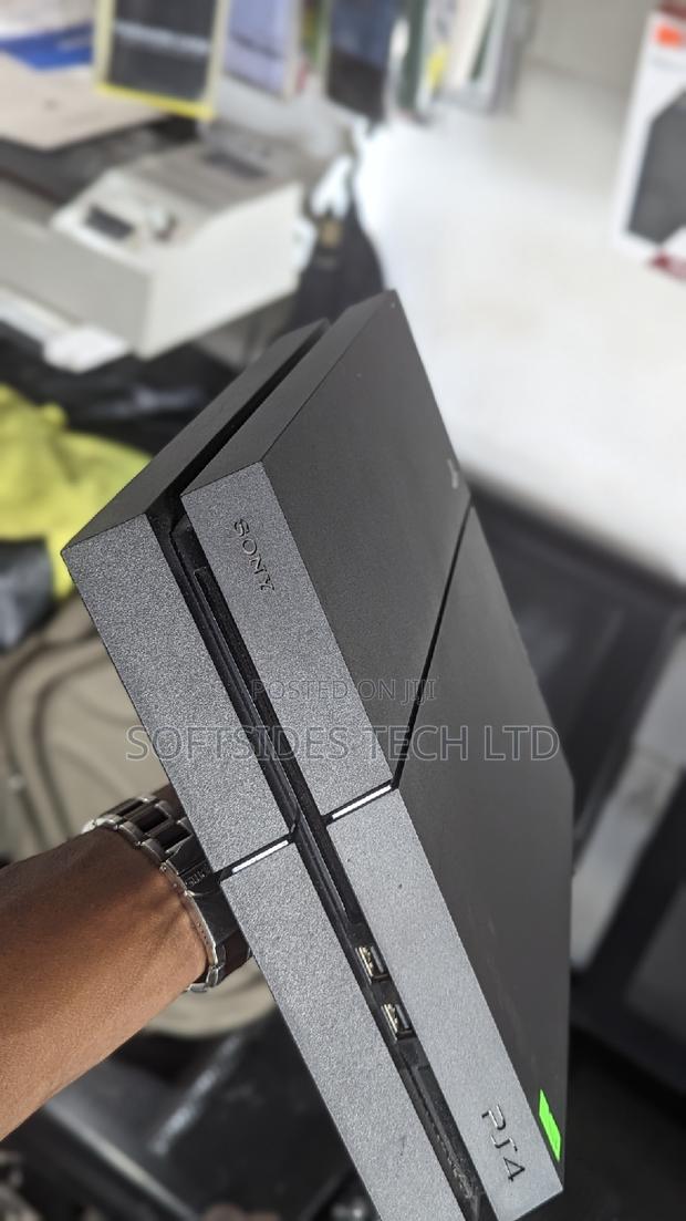 Sony Ps 4 Standard With 8 Games at Affordable Prices · Photo 4
