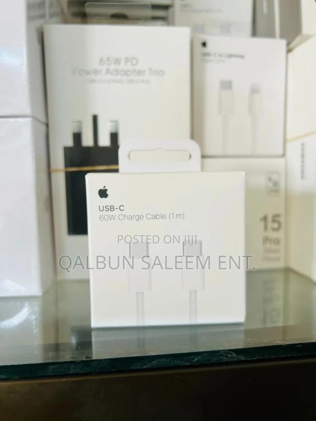Original Apple USB-C to USB-C Charge Cable for 15 Pro Max · Photo 3