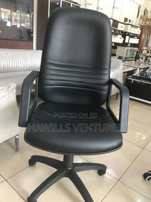 Swivel Adjustable Chair. · Photo 2