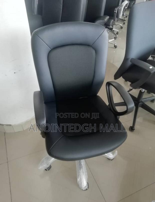 Leather Swivel Chair - Black · Photo 2