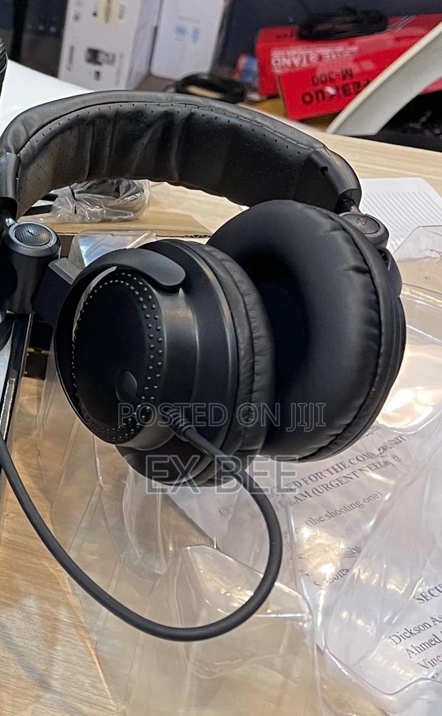 Studio Recording Headphone · Photo 1