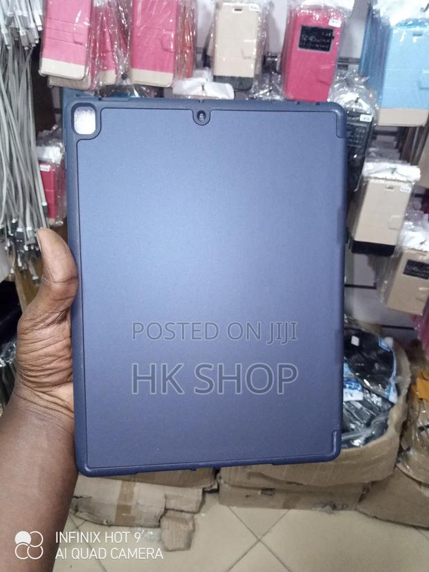 Slim Smart Case for Apple iPads 8th Gen 10.2-Inch Pen Holder · Photo 4