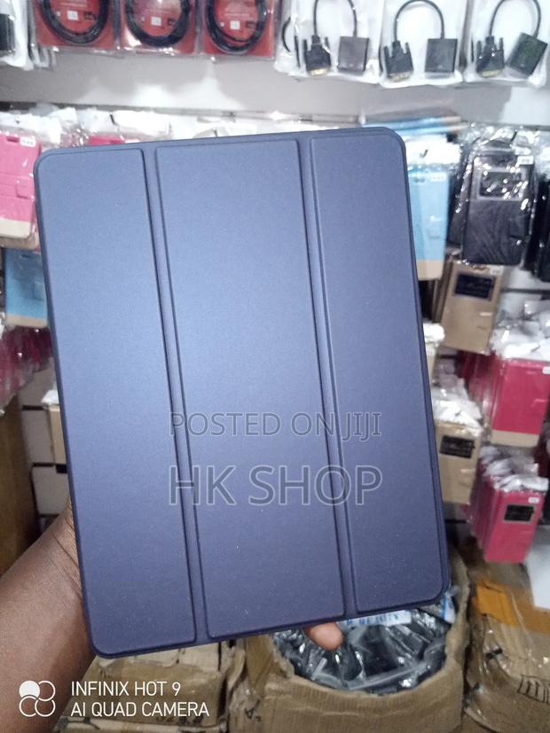 Slim Smart Case for Apple iPads 8th Gen 10.2-Inch Pen Holder · Photo 3