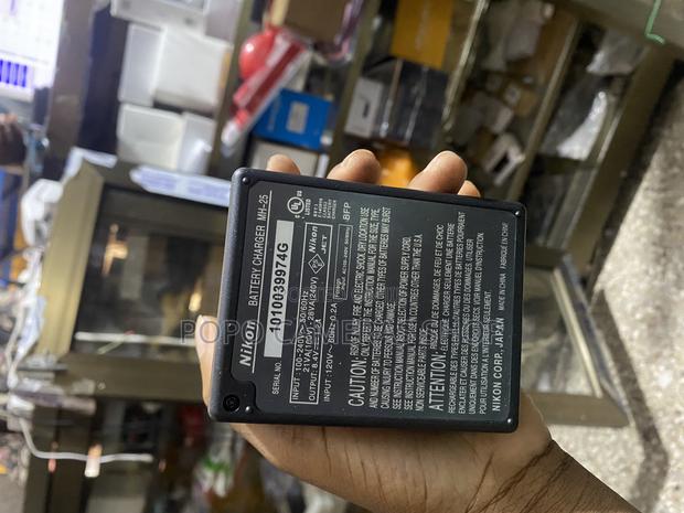 Nikon MH25 Charger · Photo 4