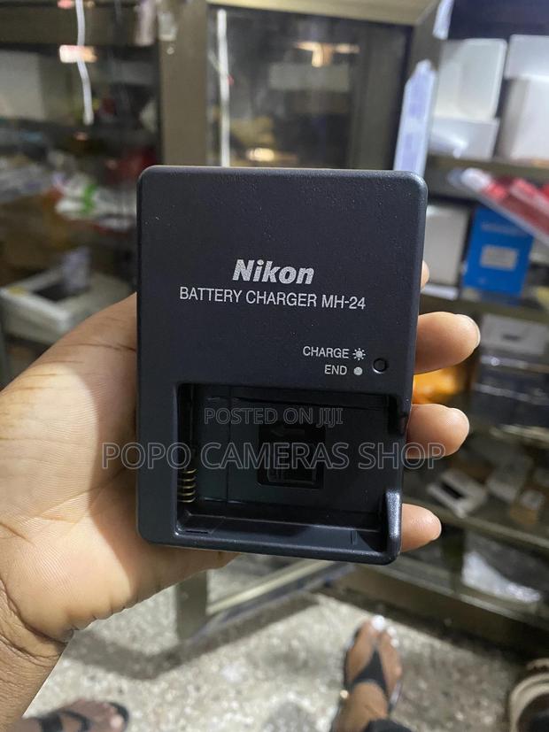 Nikon MH24 Charger · Photo 3