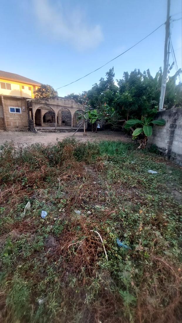 One Plot of Land for Sale · Photo 3