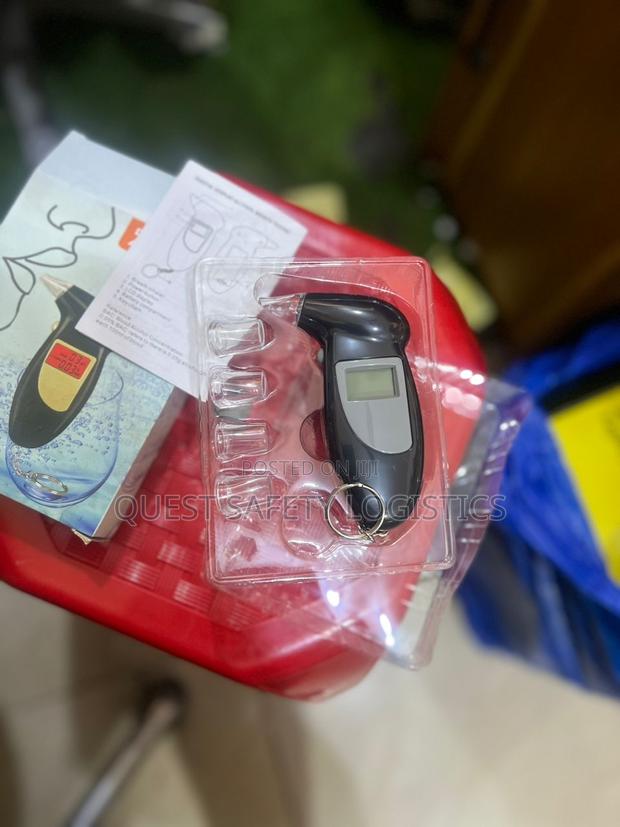 Alcohol Detector(Breathalyzer) · Photo 3