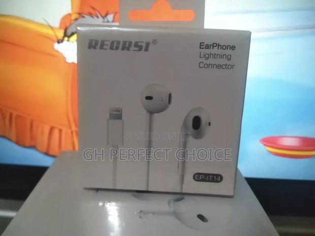 iPhone Headset Featuring Lightning Technology · Photo 1