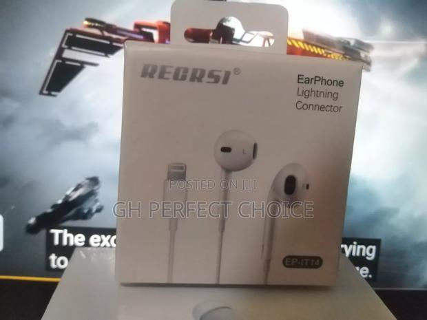 Optimize Your iPhone Audio With iPhone Lightning Earbuds