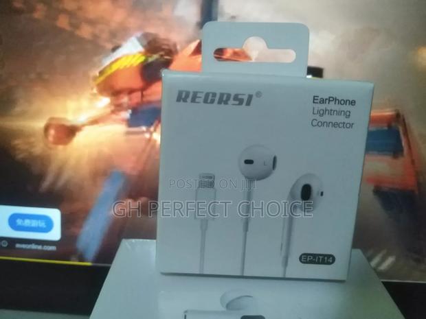 Lightning-Enabled iPhone Earpiece for Unparalleled Sound · Photo 1