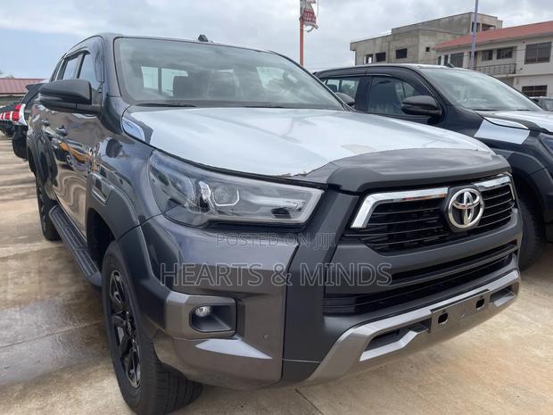 New Toyota Hilux 2023 Gray