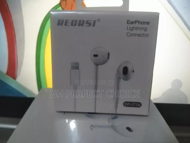 Earpiece Brush at Sweet Sound Base for iPhones · Photo 1