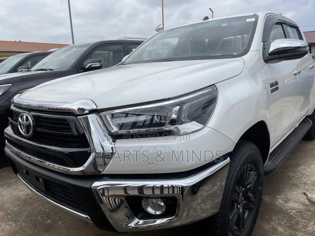 New Toyota Hilux 2023 White
