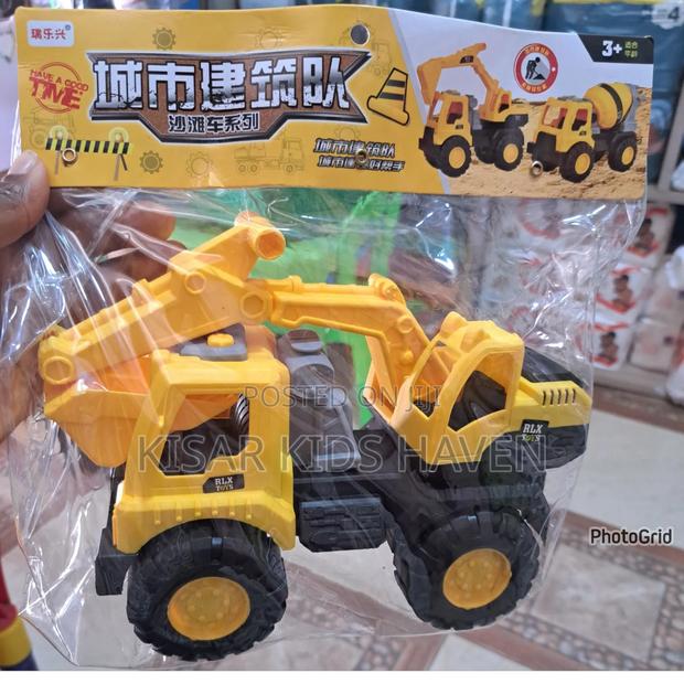 Kis Construction Toy Truck · Photo 2