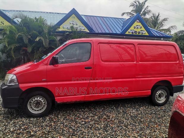 Toyota HiAce 2010 Red