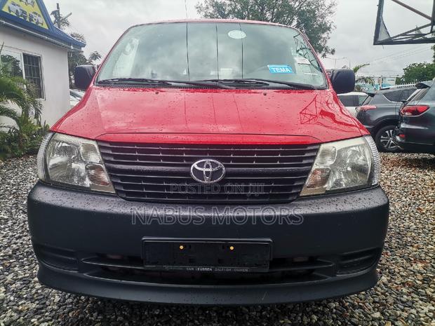 Toyota HiAce 2010 Red