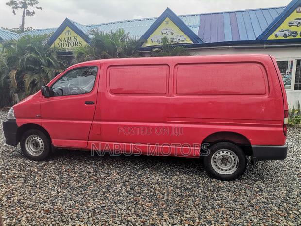 Toyota HiAce 2010 Red