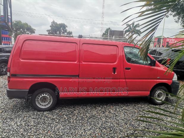 Toyota HiAce 2010 Red