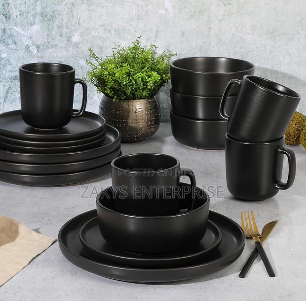 Matte Black Round Dinner Set 16pcs · Photo 4