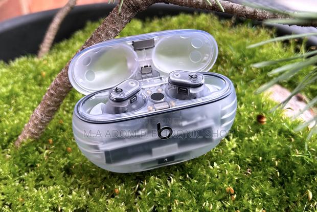 Beats Studio Buds + True Wireless Noise Cancelling · Photo 4