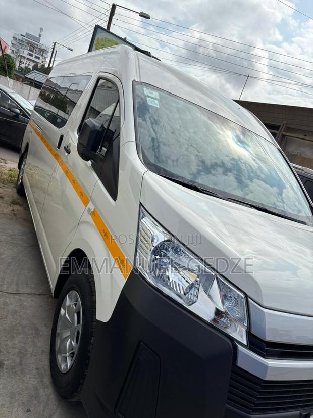14 Seater Van for Rent · Photo 4