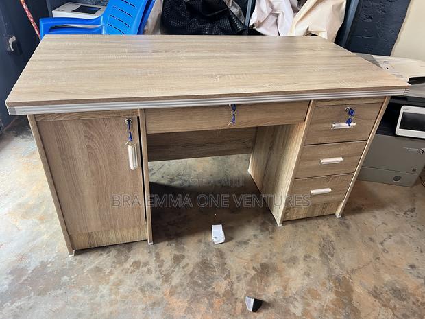140x70cm Office Table With Drawers · Photo 2