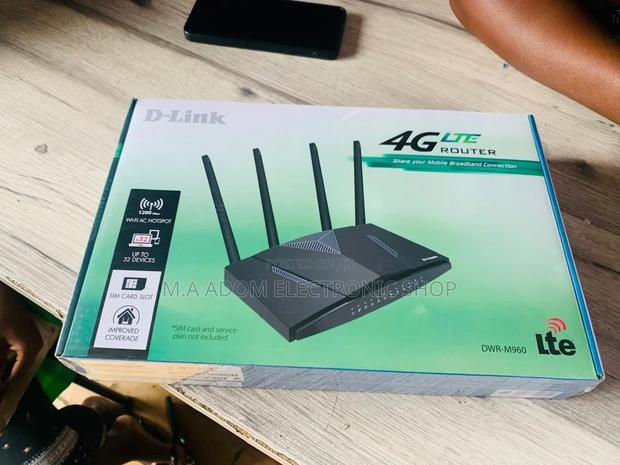 Universal Dlink 4 Poles Internet Router · Photo 2