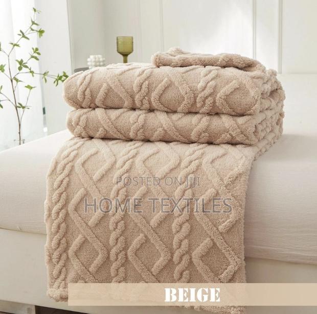 Beautiful Beige Color Blanket · Photo 2