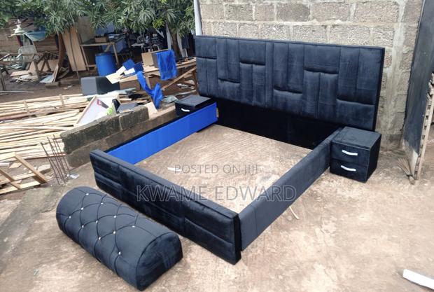 Queen Size Bed With Two Sides Drawer and Ottoman