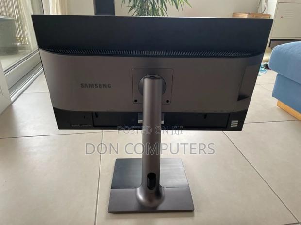 Samsung 28 Inches UHD Professional Monitor photo 3