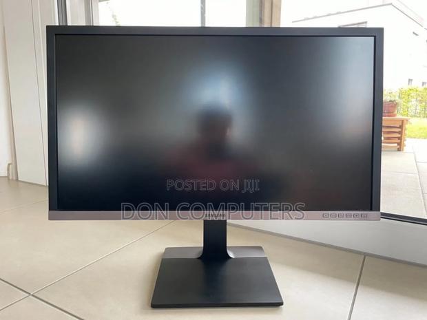 Samsung 28 Inches UHD Professional Monitor photo 2