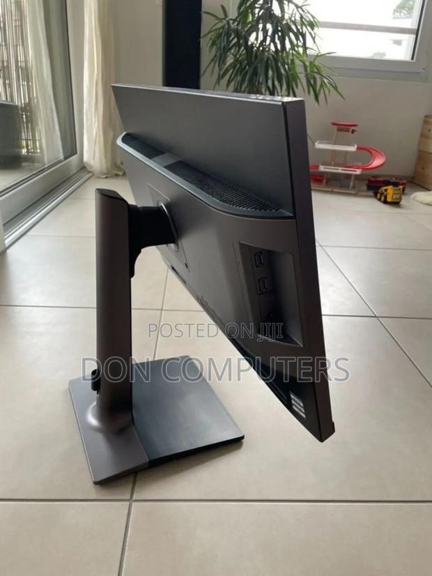 Samsung 28 Inches UHD Professional Monitor photo 4