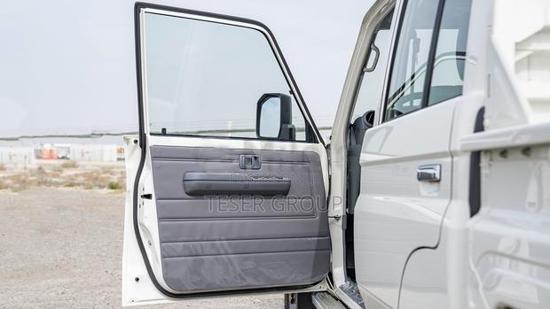 New Toyota Land Cruiser 2023 White photo 8