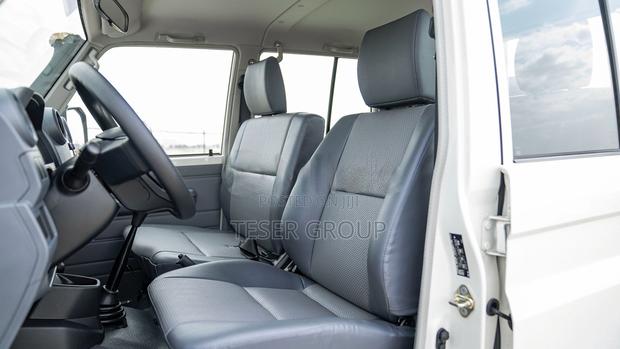 New Toyota Land Cruiser 2023 White photo 10