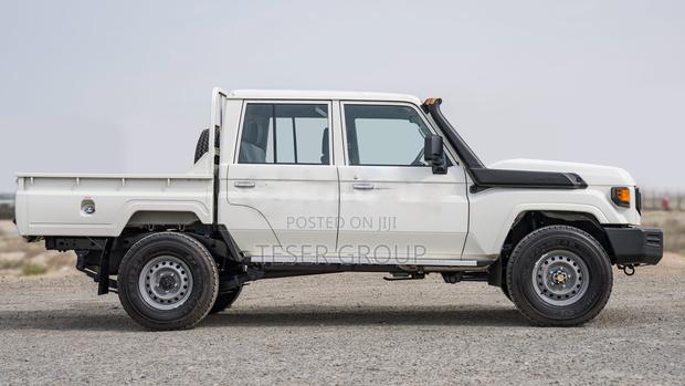 New Toyota Land Cruiser 2023 White photo 3
