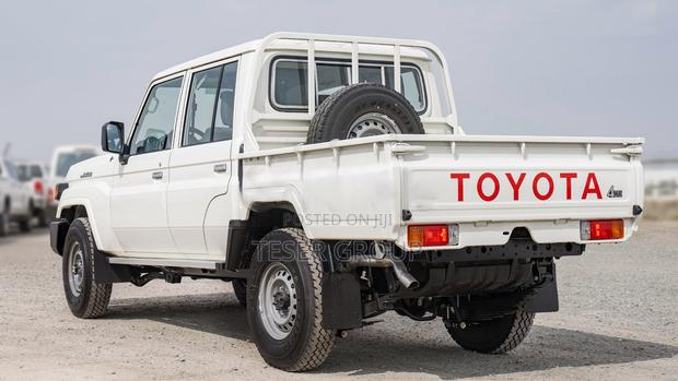 New Toyota Land Cruiser 2023 White photo 6