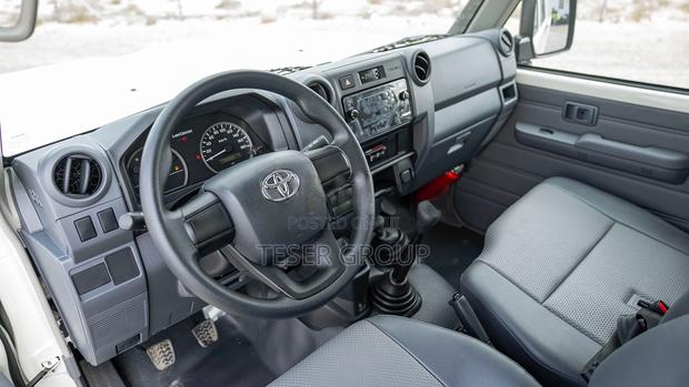 New Toyota Land Cruiser 2023 White photo 9