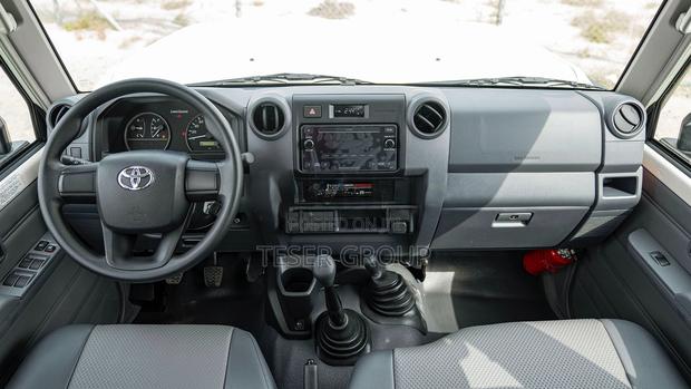 New Toyota Land Cruiser 2023 White photo 11