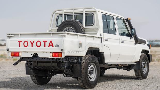 New Toyota Land Cruiser 2023 White photo 4