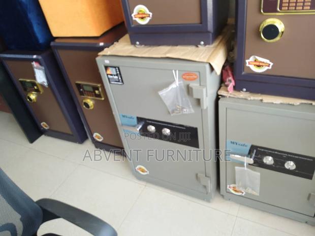 Fireproof Money Safe · Photo 2