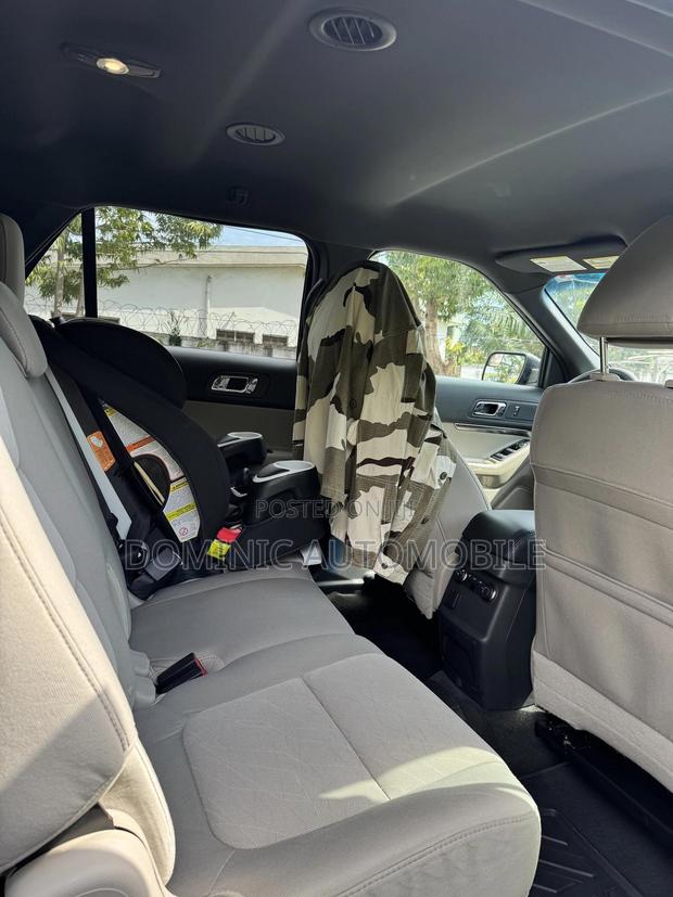 Ford Explorer Base 4dr FWD (3.5L 6cyl 6A) 2012 Black