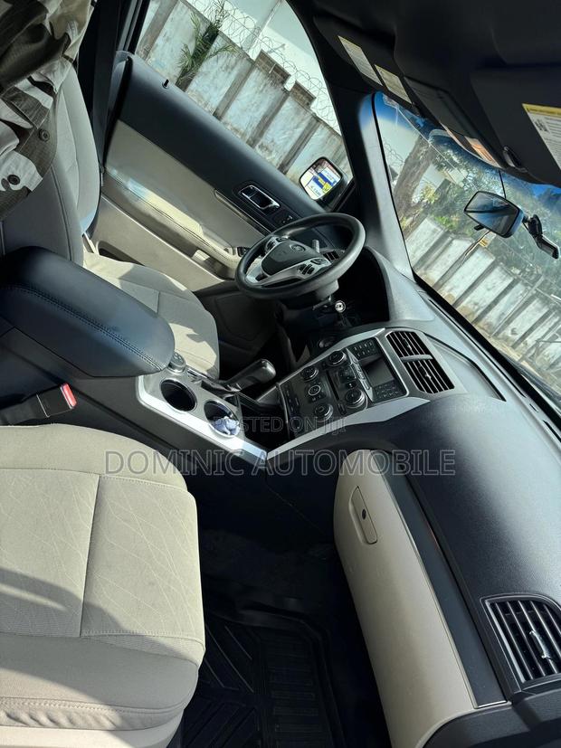 Ford Explorer Base 4dr FWD (3.5L 6cyl 6A) 2012 Black