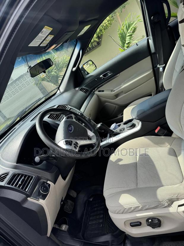 Ford Explorer Base 4dr FWD (3.5L 6cyl 6A) 2012 Black