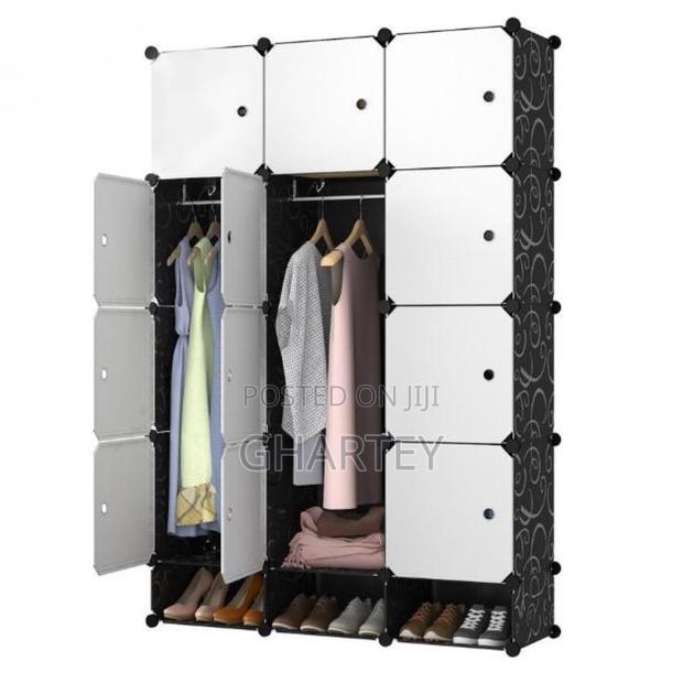Foldable Free Standing 12 Cubes Wardrobe · Photo 1