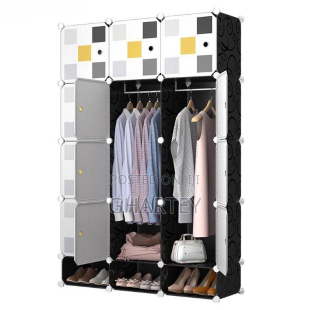 Foldable Free Standing 12 Cubes Wardrobe · Photo 2