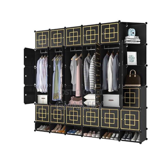30 CUBES Foldable Wardrobe With Shelfs · Photo 2