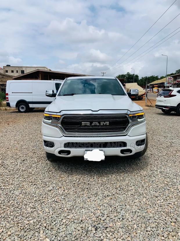 Dodge RAM 1500 5.7 Petrol AWD 2022 White photo 2