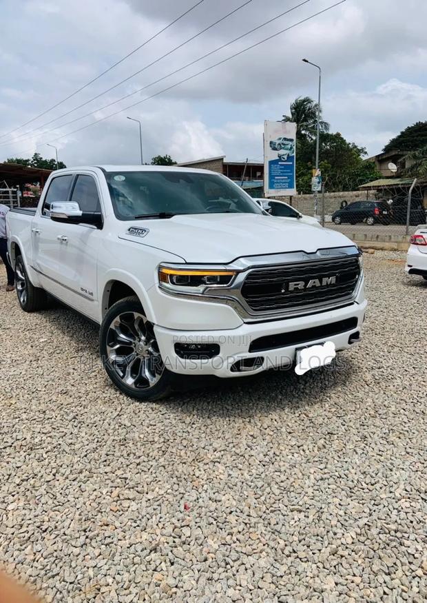 Dodge RAM 1500 5.7 Petrol AWD 2022 White photo 3