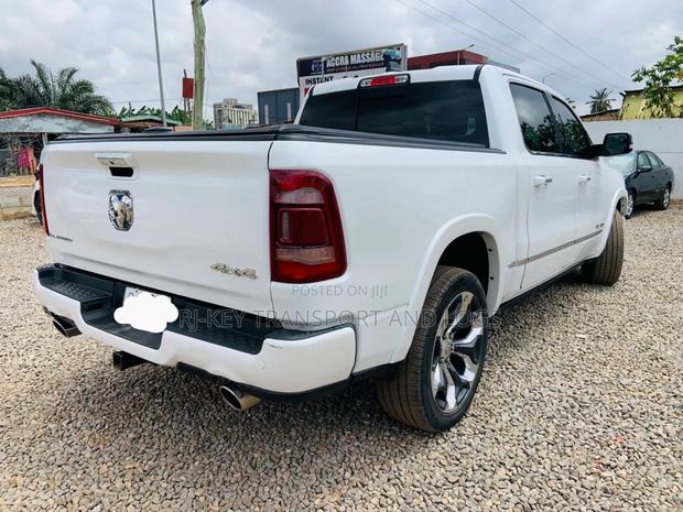 Dodge RAM 1500 5.7 Petrol AWD 2022 White photo 4