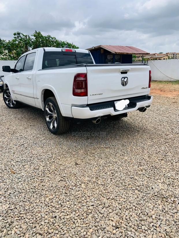 Dodge RAM 1500 5.7 Petrol AWD 2022 White photo 5